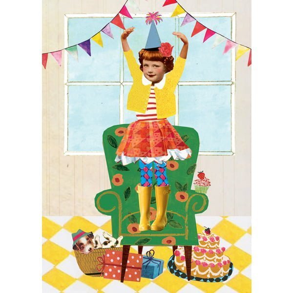 feestelijke ansichtkaart met jarig meisje dat op de stoel staat met taart en een puppy en cadeaus; de perfecte verjaardag kaart