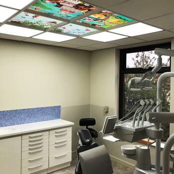 Poster kijkplaat kinderkamer babykamer prent decoratie Origineel uniek feest vintage retro poesie nostalgie gezellig vrolijk kleurrijk stoer schattig nostalgisch fantasie creatief art kunst illustratie illustration gouden boekje kijkplaat zoekprent zoekplaat zoekboek kinderboek festival reizen gepersonaliseerd Bloemen dieren broer zus kindje meisje jongen genderneutraal gender neutraal cultuur huidskleur zwart donker Turks Chinees Marokkaans Surinaams Antilliaans ansicht postkaart postcard postcrossing post stationary stationery verjaardag verjaarskaart kijkplaat zoekplaat zoekprent pontje eiland parade auto voertuig dieren brandweer vliegtuig helikopter kamperen reuzenrad feest festival tandarts orthodontist ortho kind jeugd tandartspraktijk praktijk Texel den burg Kindertandartspraktijk World Kids kindvriendelijke tandarts behandelkamer