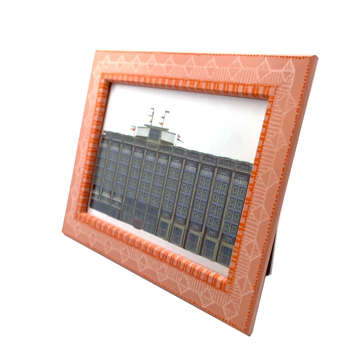 Kunstwerk met handbeschilderd lijstje en architectuur portret van het Groothandelsgebouw in Rotterdam